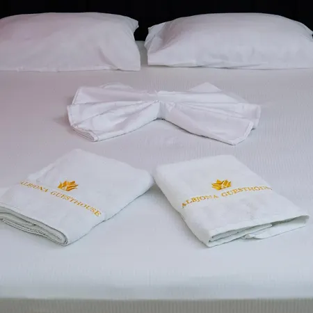 Albjona بيت ضيافة تيرانا